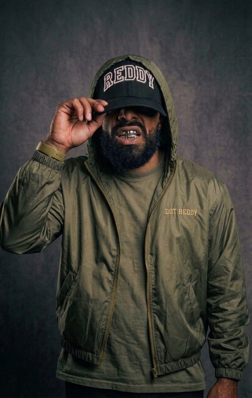 DOT REDDŸ chest embroidery detail